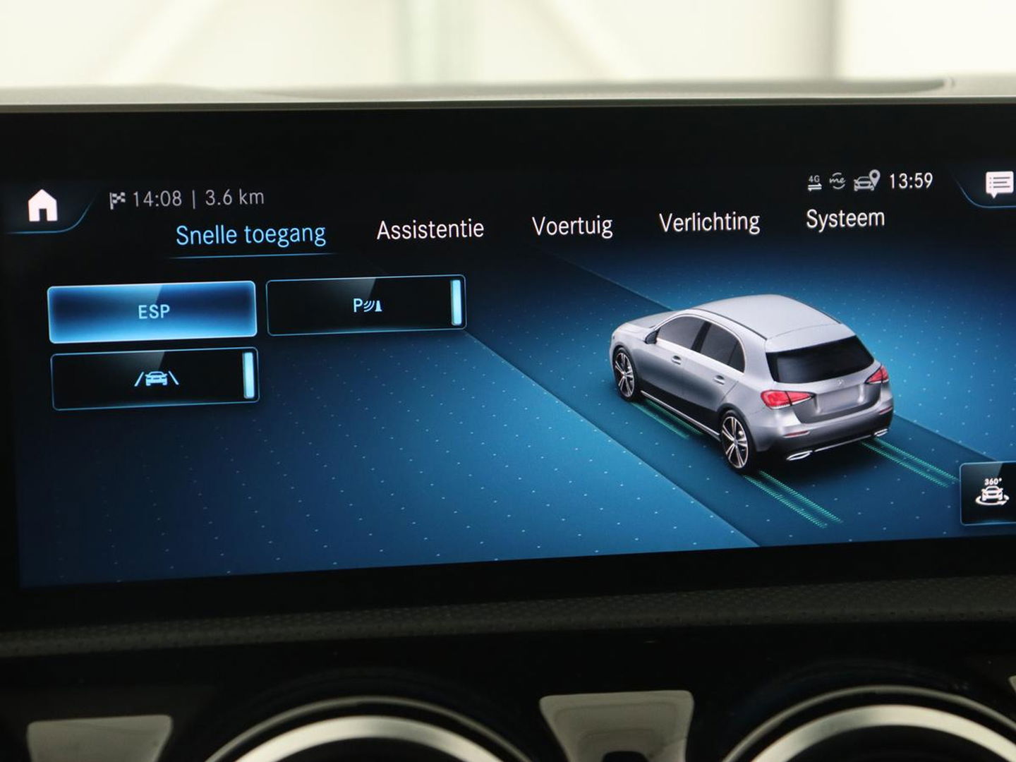 Mercedes-Benz A-Klasse 180 Business Solution AMG | Panoramadak | Stoelverwarming | Leder/Alcantara | Navigatie | Park Assist | Camera | Widescreen | Full LED