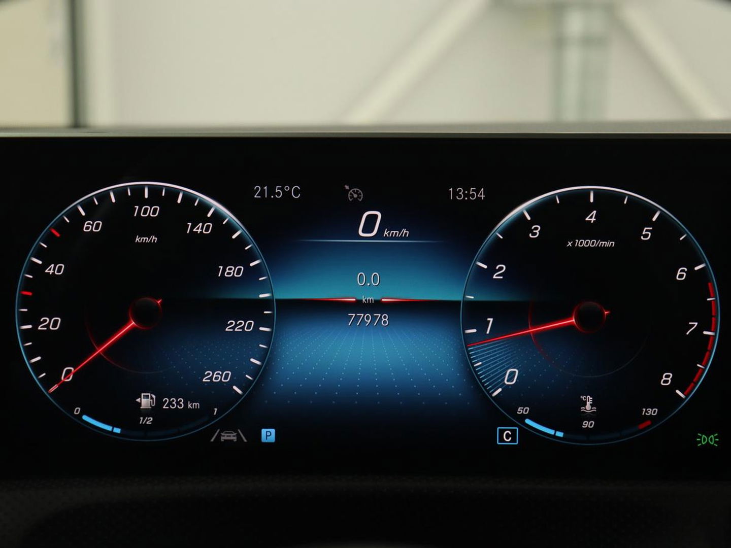 Mercedes-Benz A-Klasse 180 Business Solution AMG | Panoramadak | Stoelverwarming | Leder/Alcantara | Navigatie | Park Assist | Camera | Widescreen | Full LED