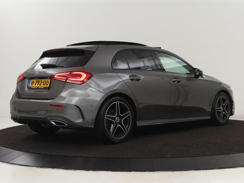 Mercedes-Benz A-Klasse 180 Business Solution AMG | Panoramadak | Stoelverwarming | Leder/Alcantara | Navigatie | Park Assist | Camera | Widescreen | Full LED