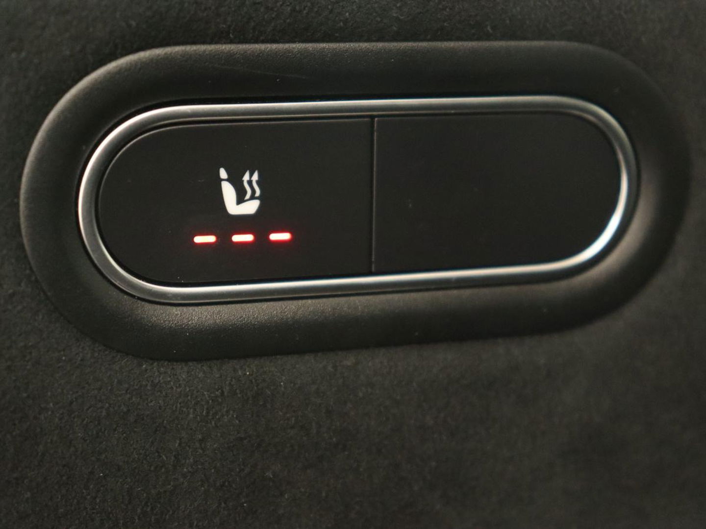 Mercedes-Benz A-Klasse 180 Business Solution AMG | Panoramadak | Stoelverwarming | Leder/Alcantara | Navigatie | Park Assist | Camera | Widescreen | Full LED