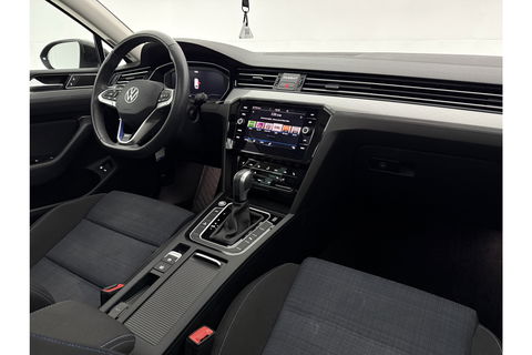 Volkswagen Passat 1.4 TSI 218PK GTE | Panoramadak | Virtual Cockpit | LED | Camera | Trekhaak | Navigatie | Adaptive Cruise