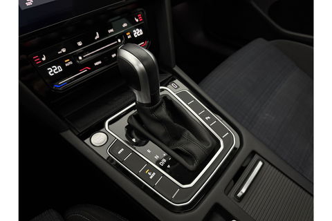 Volkswagen Passat 1.4 TSI 218PK GTE | Panoramadak | Virtual Cockpit | LED | Camera | Trekhaak | Navigatie | Adaptive Cruise