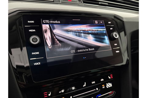 Volkswagen Passat 1.4 TSI 218PK GTE | Panoramadak | Virtual Cockpit | LED | Camera | Trekhaak | Navigatie | Adaptive Cruise