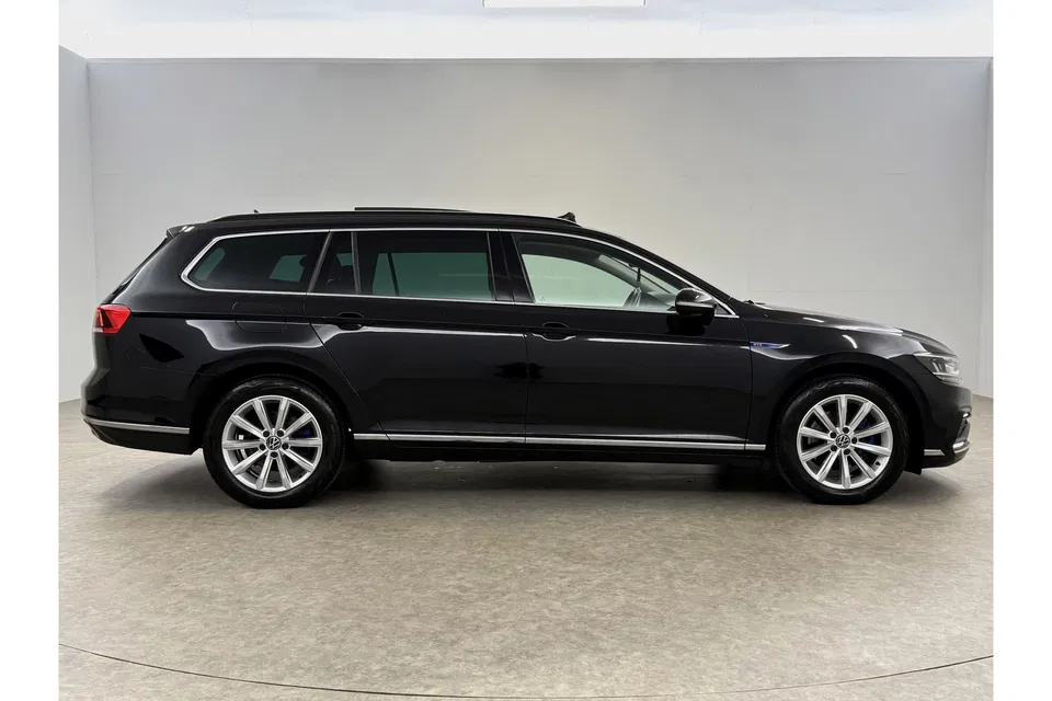 Volkswagen Passat 1.4 TSI 218PK GTE | Panoramadak | Virtual Cockpit | LED | Camera | Trekhaak | Navigatie | Adaptive Cruise
