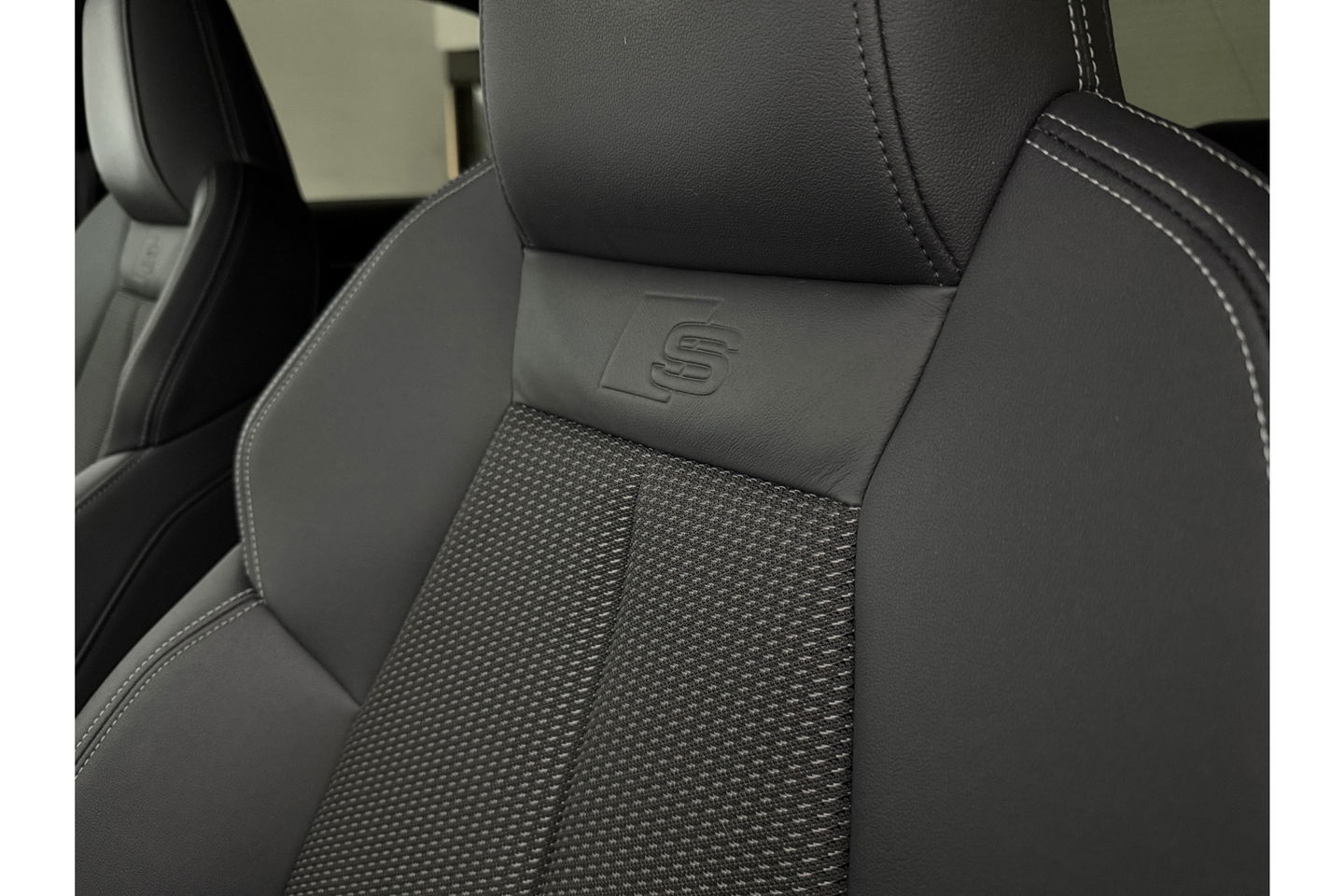 Audi A3 30 TFSI S-Line | LED | Virtual Cockpit | Carplay | Cruisecontrol | Navigatie | Parkeersens. | 18''LMV