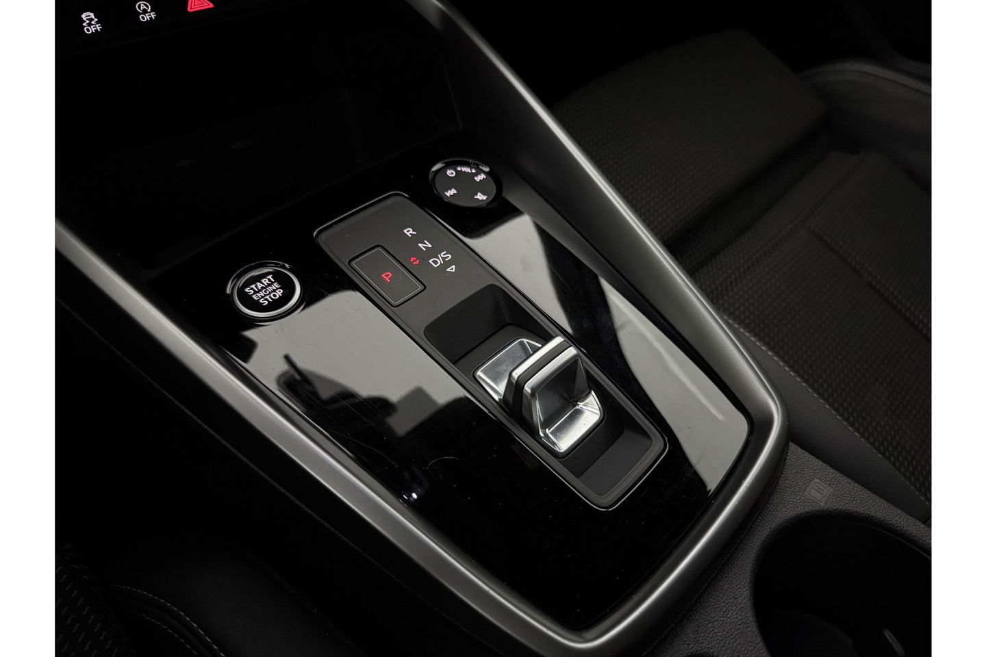 Audi A3 30 TFSI S-Line | LED | Virtual Cockpit | Carplay | Cruisecontrol | Navigatie | Parkeersens. | 18''LMV
