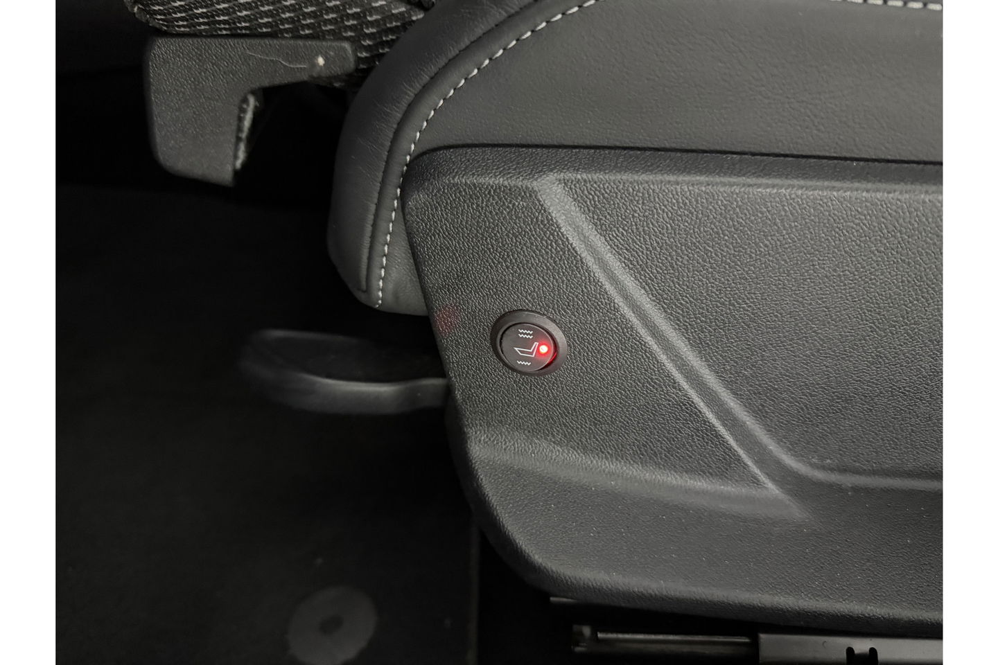 Audi A3 30 TFSI S-Line | LED | Virtual Cockpit | Carplay | Cruisecontrol | Navigatie | Parkeersens. | 18''LMV