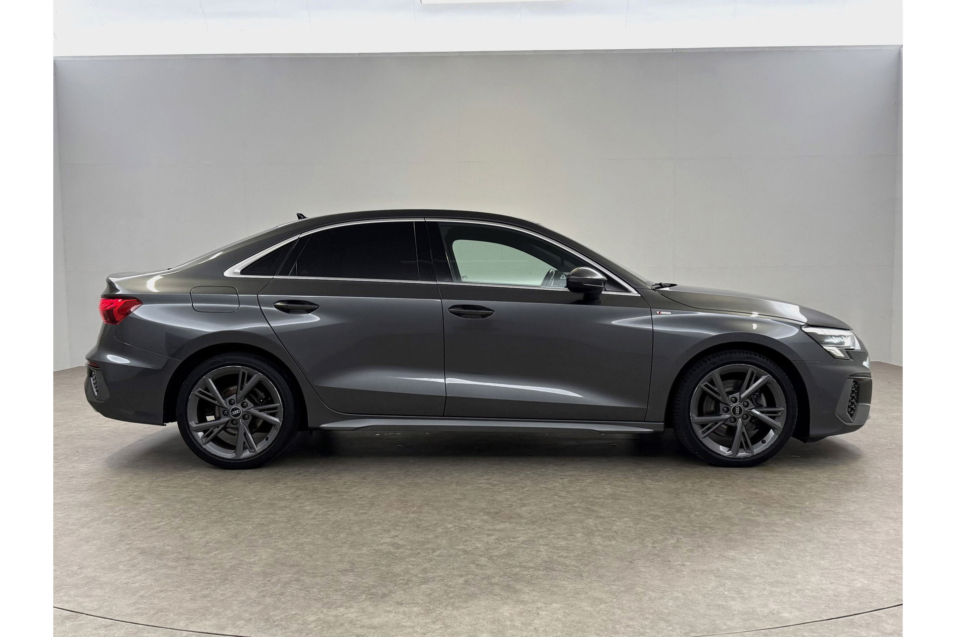 Audi A3 30 TFSI S-Line | LED | Virtual Cockpit | Carplay | Cruisecontrol | Navigatie | Parkeersens. | 18''LMV