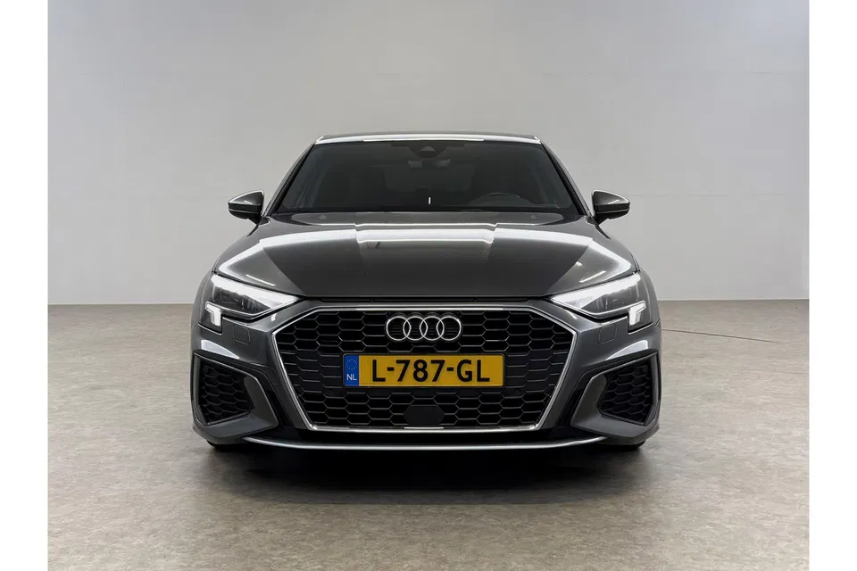 Audi A3 30 TFSI S-Line | LED | Virtual Cockpit | Carplay | Cruisecontrol | Navigatie | Parkeersens. | 18''LMV