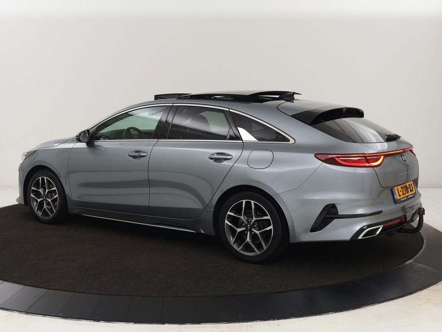 Kia ProCeed 1.5 T-GDI GT-Line | Panoramadak | Trekhaak | Stoel & stuurverwarming | Leder/Alcantara | Adaptive cruise | Carplay | Navigatie | Camera | Keyless | Digital Cockpit