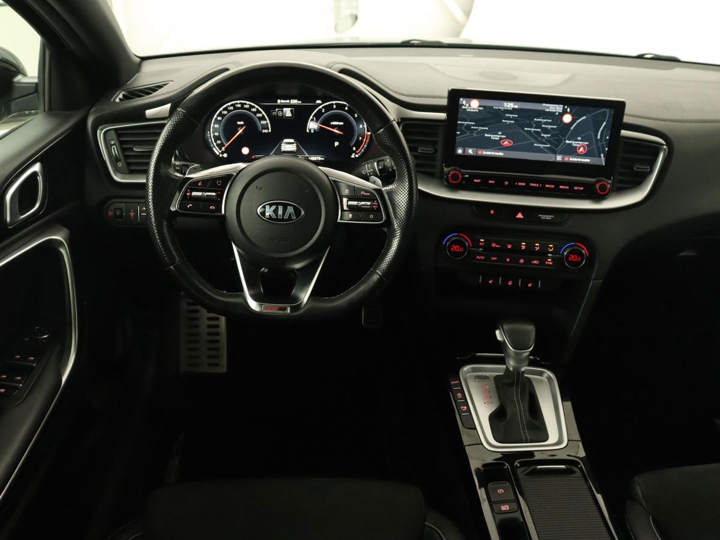 Kia ProCeed 1.5 T-GDI GT-Line | Panoramadak | Trekhaak | Stoel & stuurverwarming | Leder/Alcantara | Adaptive cruise | Carplay | Navigatie | Camera | Keyless | Digital Cockpit