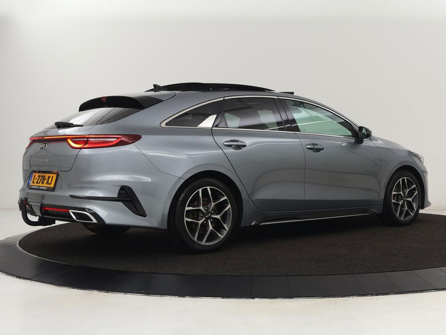 Kia ProCeed 1.5 T-GDI GT-Line | Panoramadak | Trekhaak | Stoel & stuurverwarming | Leder/Alcantara | Adaptive cruise | Carplay | Navigatie | Camera | Keyless | Digital Cockpit