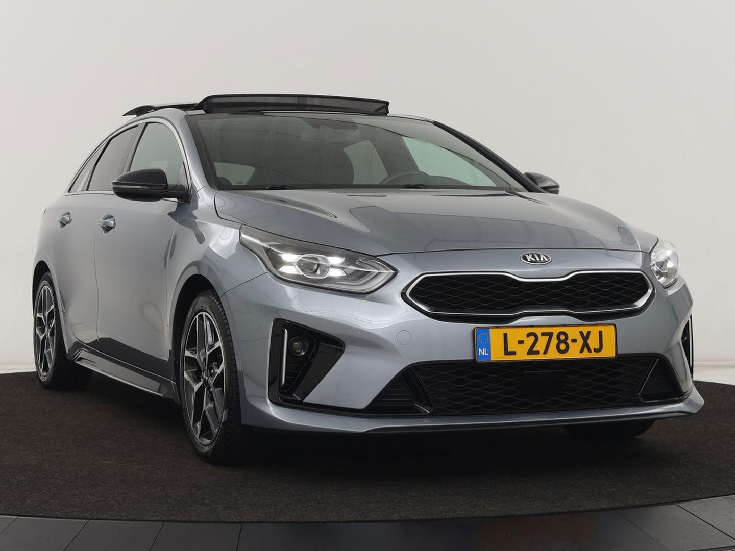 Kia ProCeed 1.5 T-GDI GT-Line | Panoramadak | Trekhaak | Stoel & stuurverwarming | Leder/Alcantara | Adaptive cruise | Carplay | Navigatie | Camera | Keyless | Digital Cockpit