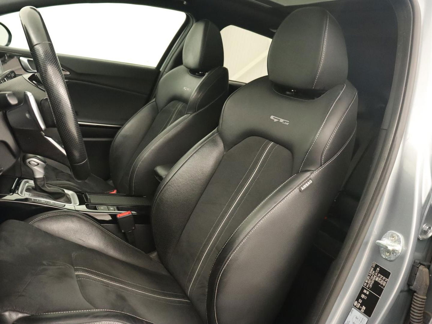 Kia ProCeed 1.5 T-GDI GT-Line | Panoramadak | Trekhaak | Stoel & stuurverwarming | Leder/Alcantara | Adaptive cruise | Carplay | Navigatie | Camera | Keyless | Digital Cockpit