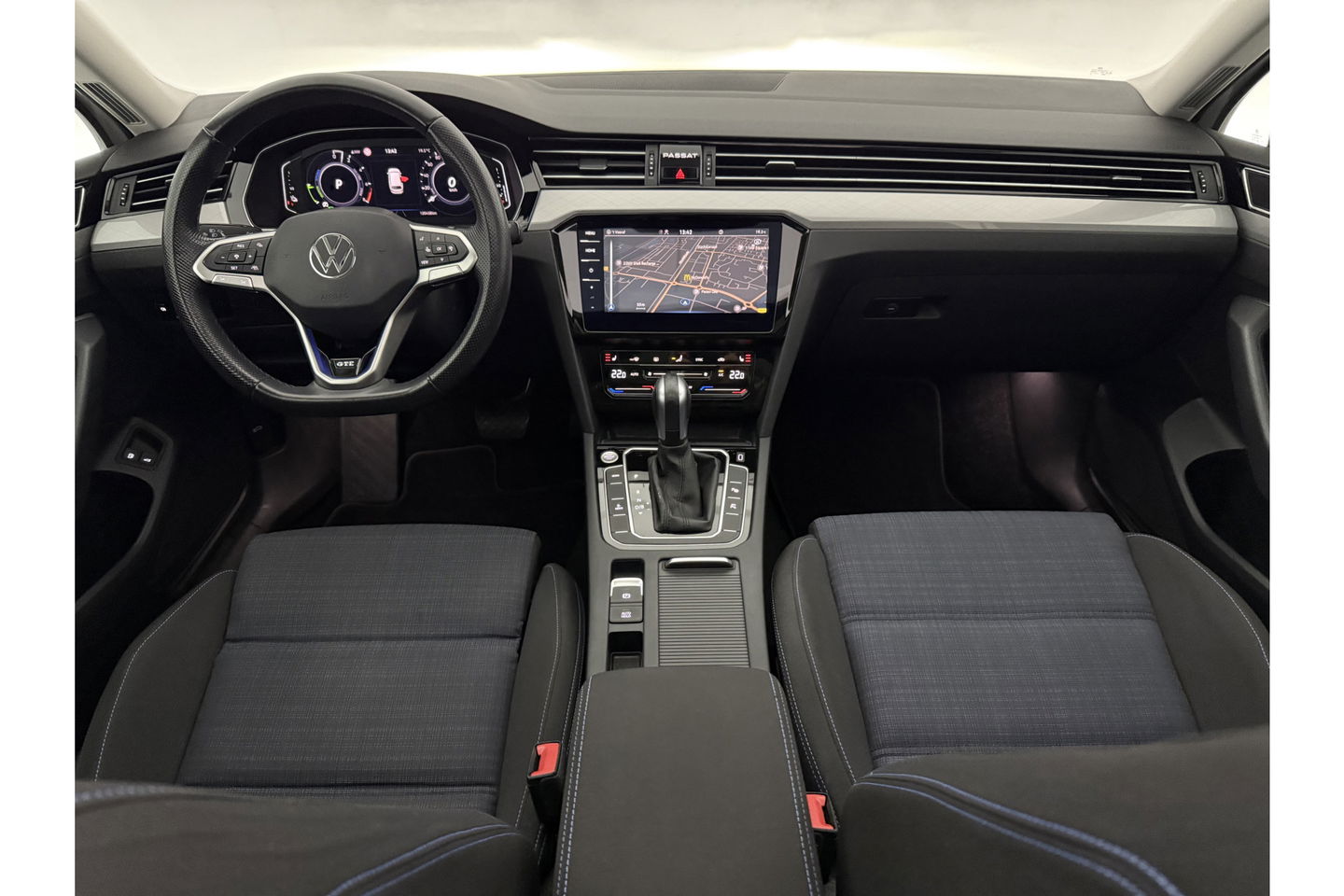 Volkswagen Passat 1.4 TSI 218PK GTE | Panoramadak | 360° | Virtual Cockpit | LED | Adaptive Cruise | Carplay | 19"LMV