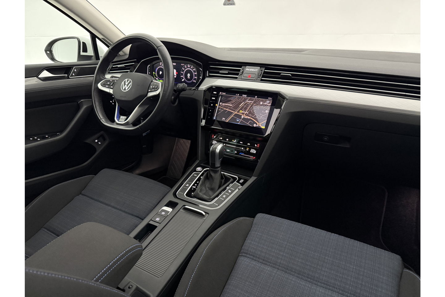Volkswagen Passat 1.4 TSI 218PK GTE | Panoramadak | 360° | Virtual Cockpit | LED | Adaptive Cruise | Carplay | 19"LMV