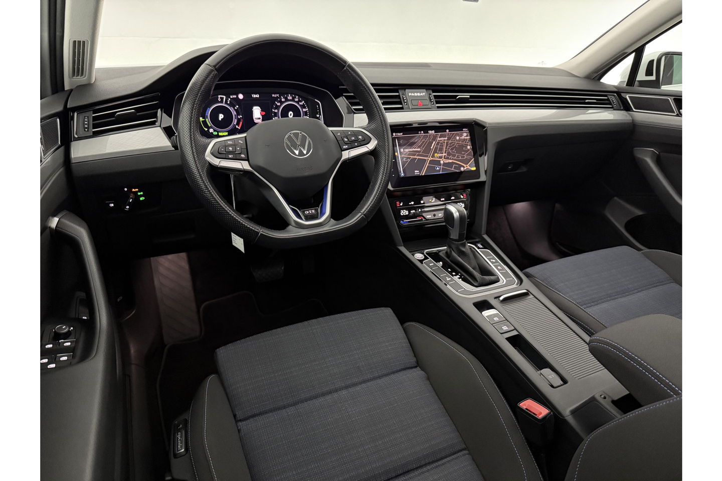 Volkswagen Passat 1.4 TSI 218PK GTE | Panoramadak | 360° | Virtual Cockpit | LED | Adaptive Cruise | Carplay | 19"LMV