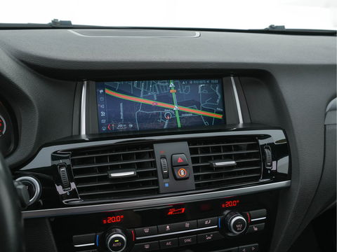 BMW X4 xDrive35d Centennial High Executive M-Sportpack Aut. *PANO | HEAD-UP | LEATHER-FABRIC | FULL-LED | ADAPTIVE-CRUISE | MEMORY-PACK | CAMERA | NAVI-FULLMAP | HEATED-SPORTSEATS | TOWBAR | PRIVACY-GLASS | SHIFT-PADDLES | 20''ALU*