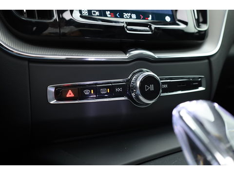 Volvo XC60 2.0 T8 Plug-in hybrid AWD Ultra Dark | Bowers & Wilkins | Massage | Trekhaak | Head-up | 360 camera |