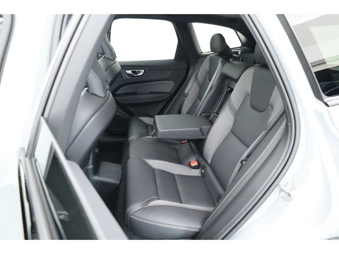Volvo XC60 2.0 T8 Plug-in hybrid AWD Ultra Dark | Bowers & Wilkins | Massage | Trekhaak | Head-up | 360 camera |