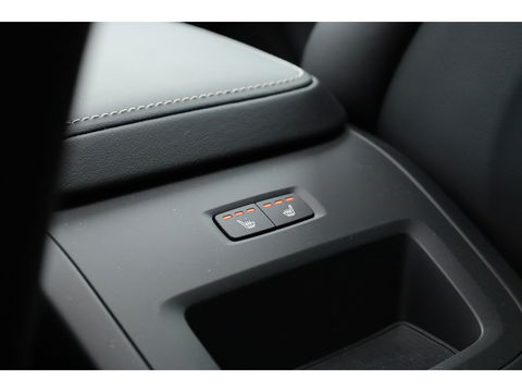 Volvo XC60 2.0 T8 Plug-in hybrid AWD Ultra Dark | Bowers & Wilkins | Massage | Trekhaak | Head-up | 360 camera |