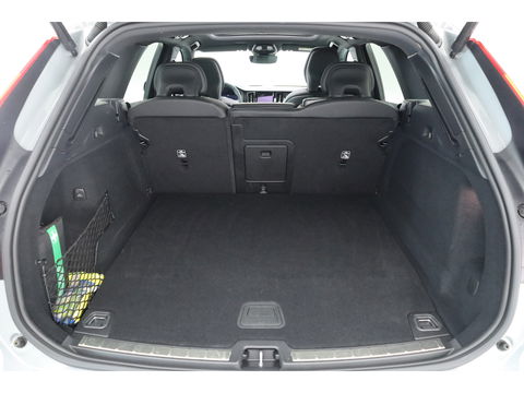 Volvo XC60 2.0 T8 Plug-in hybrid AWD Ultra Dark | Bowers & Wilkins | Massage | Trekhaak | Head-up | 360 camera |