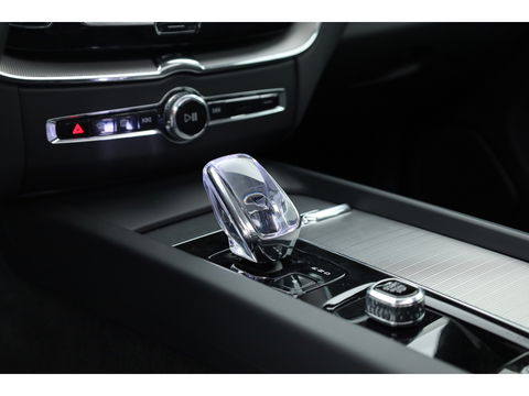 Volvo XC60 2.0 T8 Plug-in hybrid AWD Ultra Dark | Bowers & Wilkins | Massage | Trekhaak | Head-up | 360 camera |