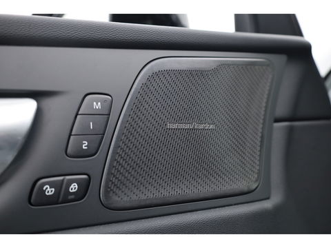 Volvo XC60 2.0 T8 Plug-in hybrid AWD Ultra Dark | Bowers & Wilkins | Massage | Trekhaak | Head-up | 360 camera |