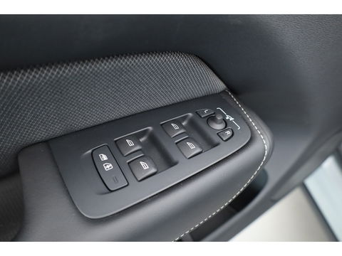 Volvo XC60 2.0 T8 Plug-in hybrid AWD Ultra Dark | Bowers & Wilkins | Massage | Trekhaak | Head-up | 360 camera |