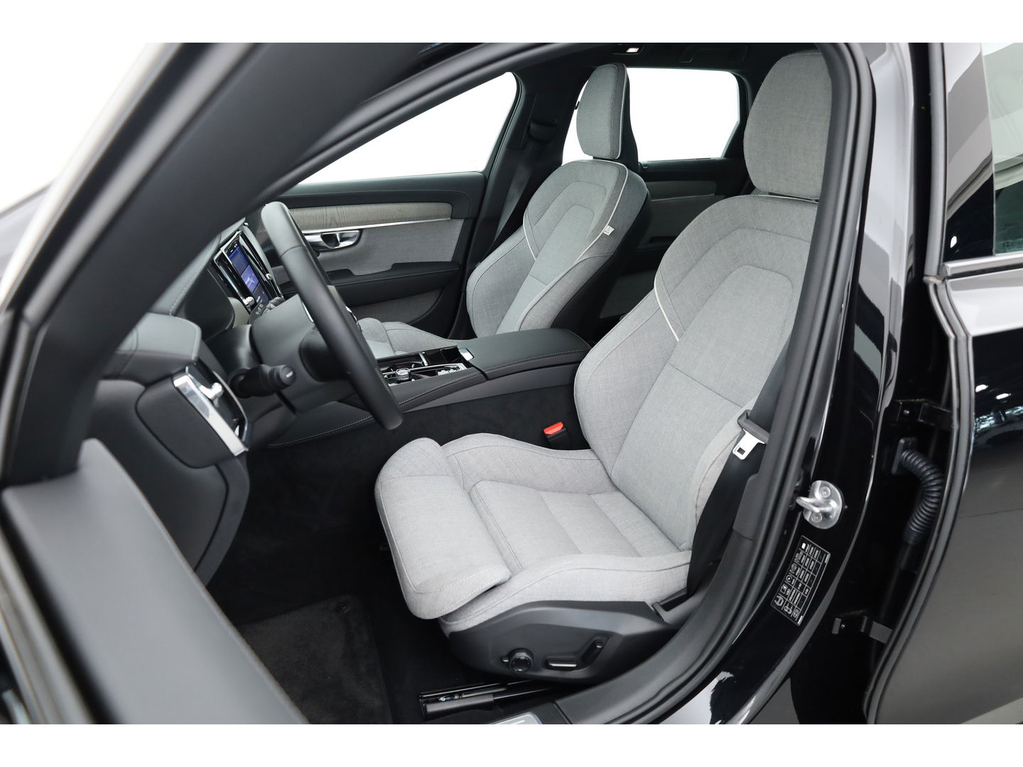 Volvo V90 T8 Recharge Ultra Dark | Luchtvering | Pano | HUD | Elek. Trekhaak | Harman Kardon | Memory seats