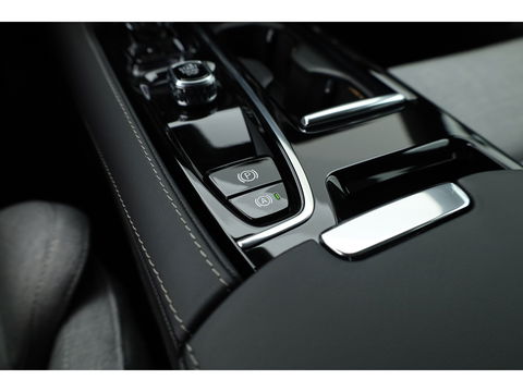 Volvo V90 T8 Recharge Ultra Dark | Luchtvering | Pano | HUD | Elek. Trekhaak | Harman Kardon | Memory seats