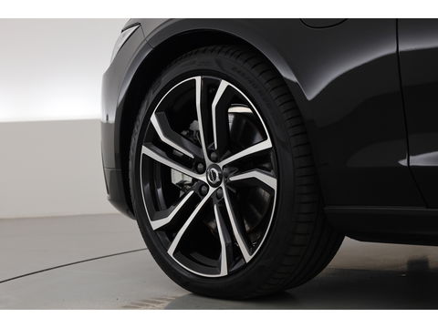 Volvo V90 T8 Recharge Ultra Dark | Luchtvering | Pano | HUD | Elek. Trekhaak | Harman Kardon | Memory seats