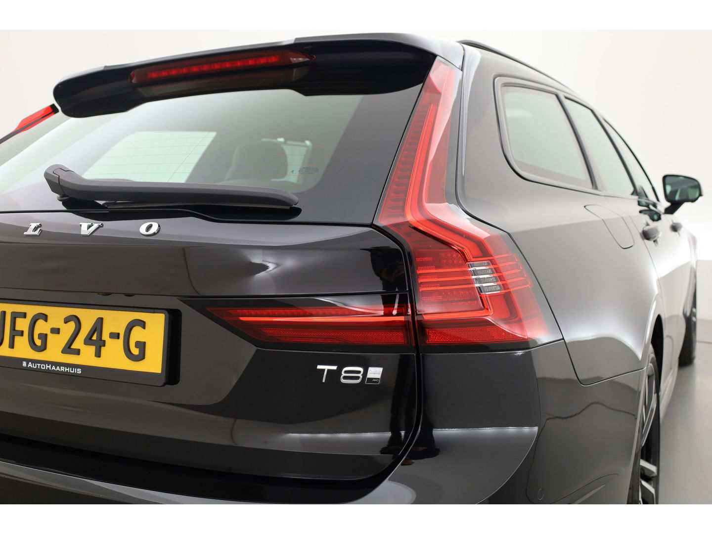 Volvo V90 T8 Recharge Ultra Dark | Luchtvering | Pano | HUD | Elek. Trekhaak | Harman Kardon | Memory seats