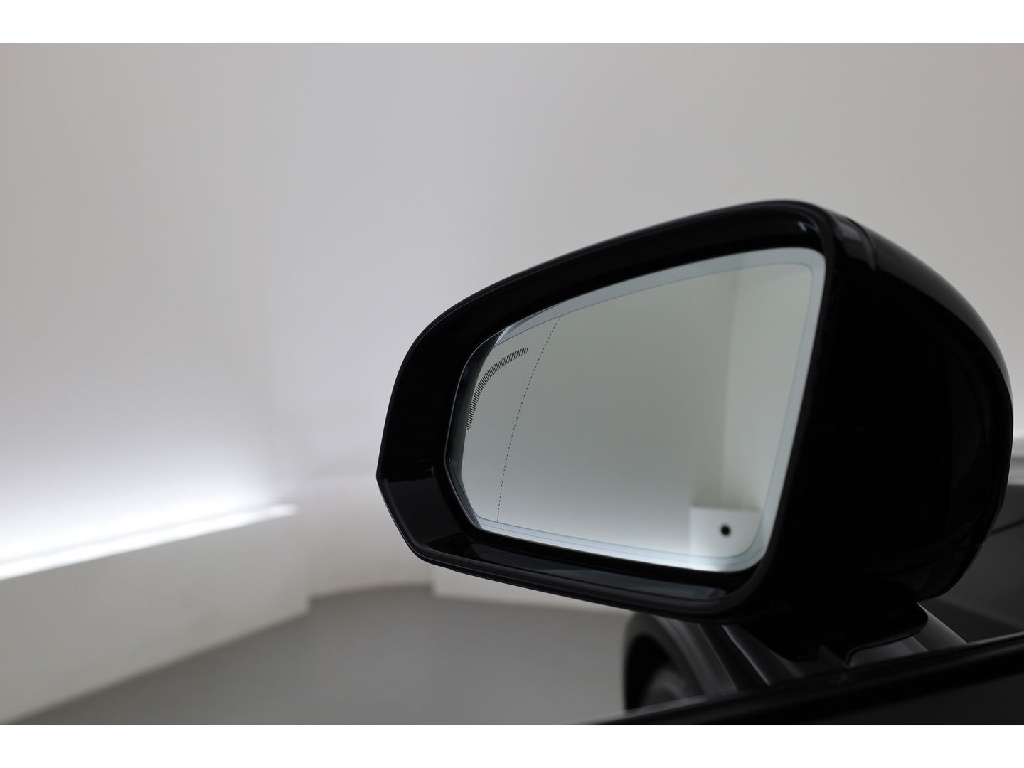 Volvo V90 T8 Recharge Ultra Dark | Luchtvering | Pano | HUD | Elek. Trekhaak | Harman Kardon | Memory seats