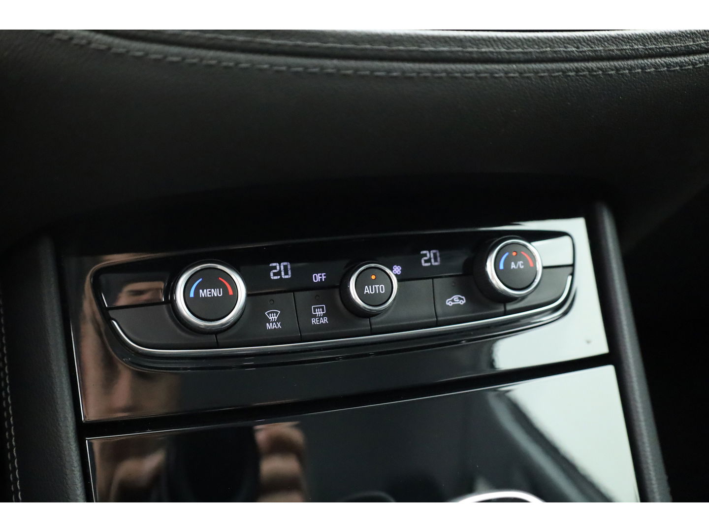 Opel Grandland X 1.2 Turbo Innovation Aut. | Apple CarPlay | Camera | Afn. Trekhaak | LED | Clima