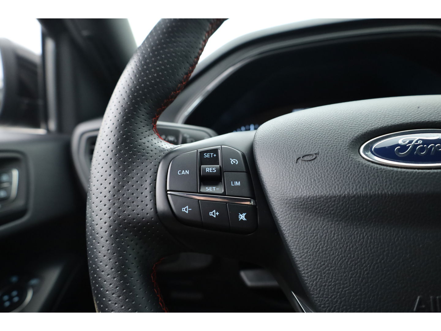 Ford FOCUS Wagon 1.0 EcoBoost ST Line | Navi | CarPlay | Stoel-stuurverw. | Camera | 17''