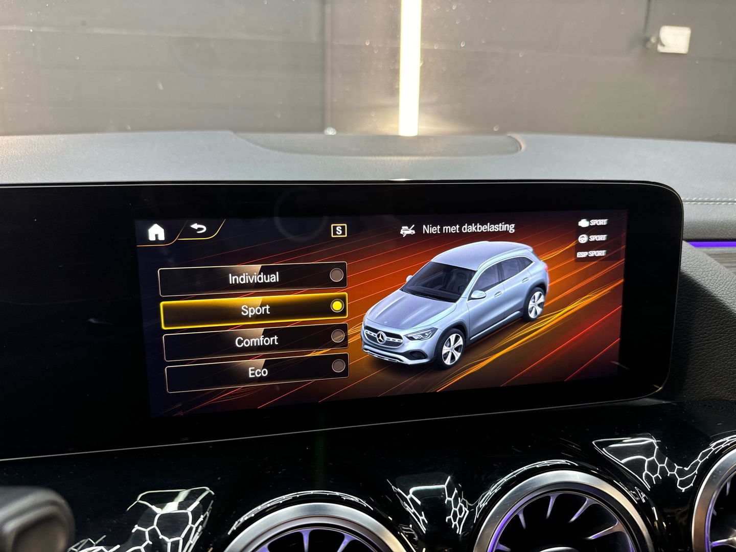 Mercedes-Benz GLA 220 d AMG Pano|Memory|Leer|Burmester