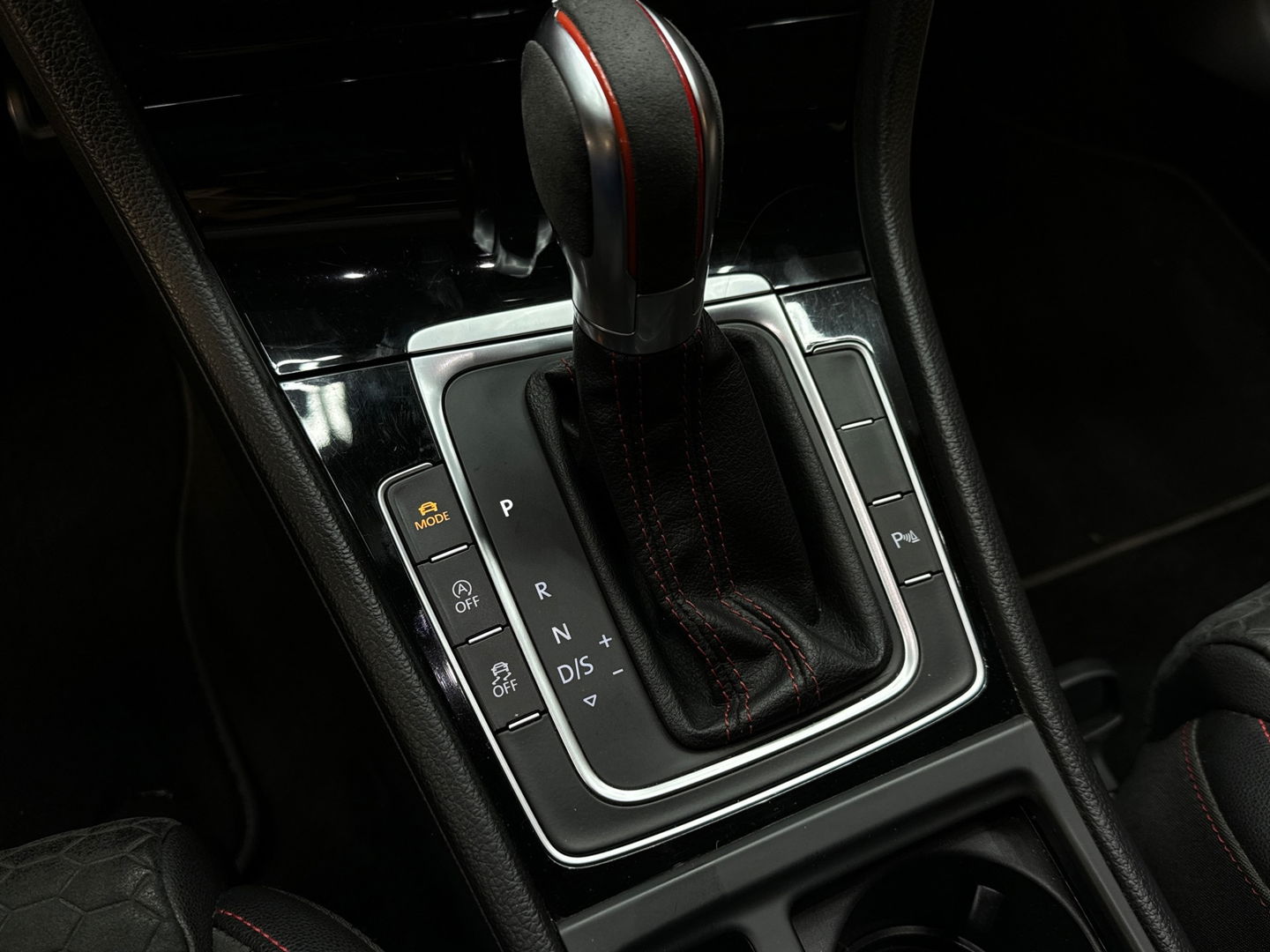 Volkswagen Golf 2.0 TSI GTI Performance Pano|Dyna|DCC|Camera