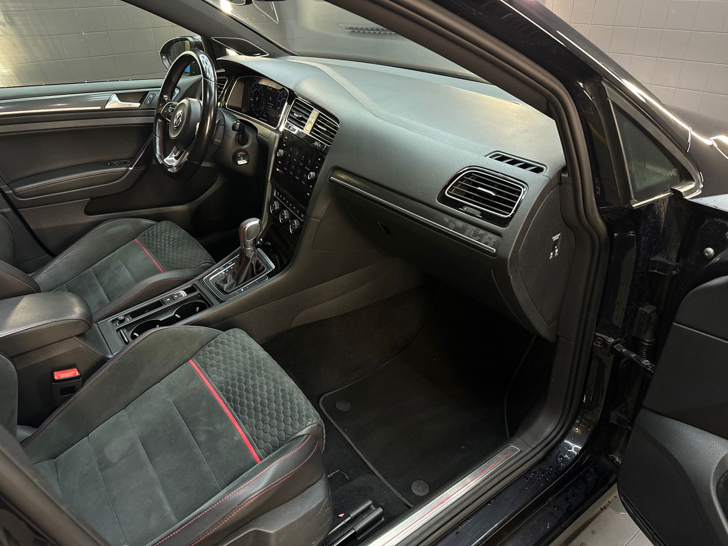 Volkswagen Golf 2.0 TSI GTI Performance Pano|Dyna|DCC|Camera