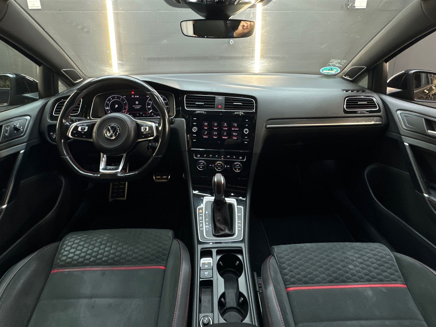 Volkswagen Golf 2.0 TSI GTI Performance Pano|Dyna|DCC|Camera
