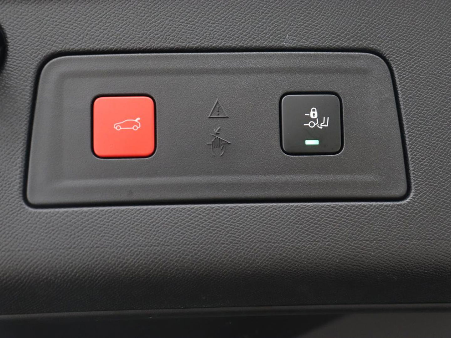 Peugeot 508 1.6 HYbrid 225 GT | Trekhaak | Stoelverwarming | Adaptive cruise | Carplay | Sfeerverlichting | Half leder | Navigatie | Camera | Keyess | PHEV | Plug In