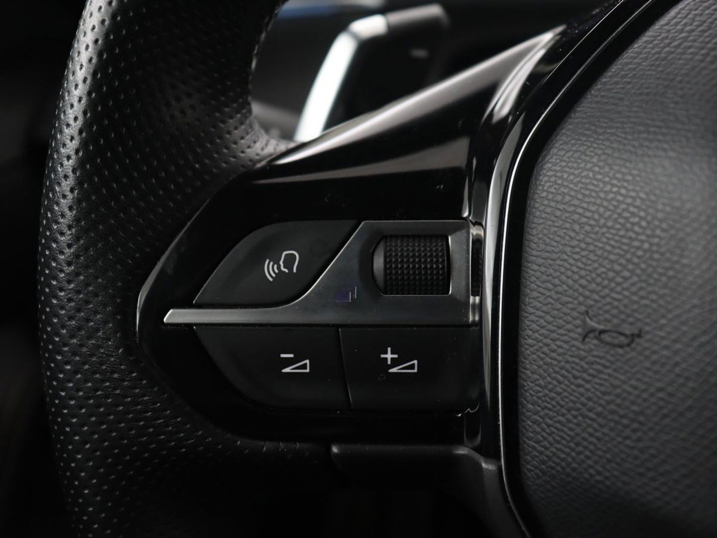 Peugeot 508 1.6 HYbrid 225 GT | Trekhaak | Stoelverwarming | Adaptive cruise | Carplay | Sfeerverlichting | Half leder | Navigatie | Camera | Keyess | PHEV | Plug In