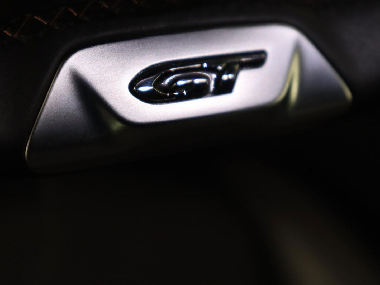 Peugeot 508 1.6 HYbrid 225 GT | Trekhaak | Stoelverwarming | Adaptive cruise | Carplay | Sfeerverlichting | Half leder | Navigatie | Camera | Keyess | PHEV | Plug In