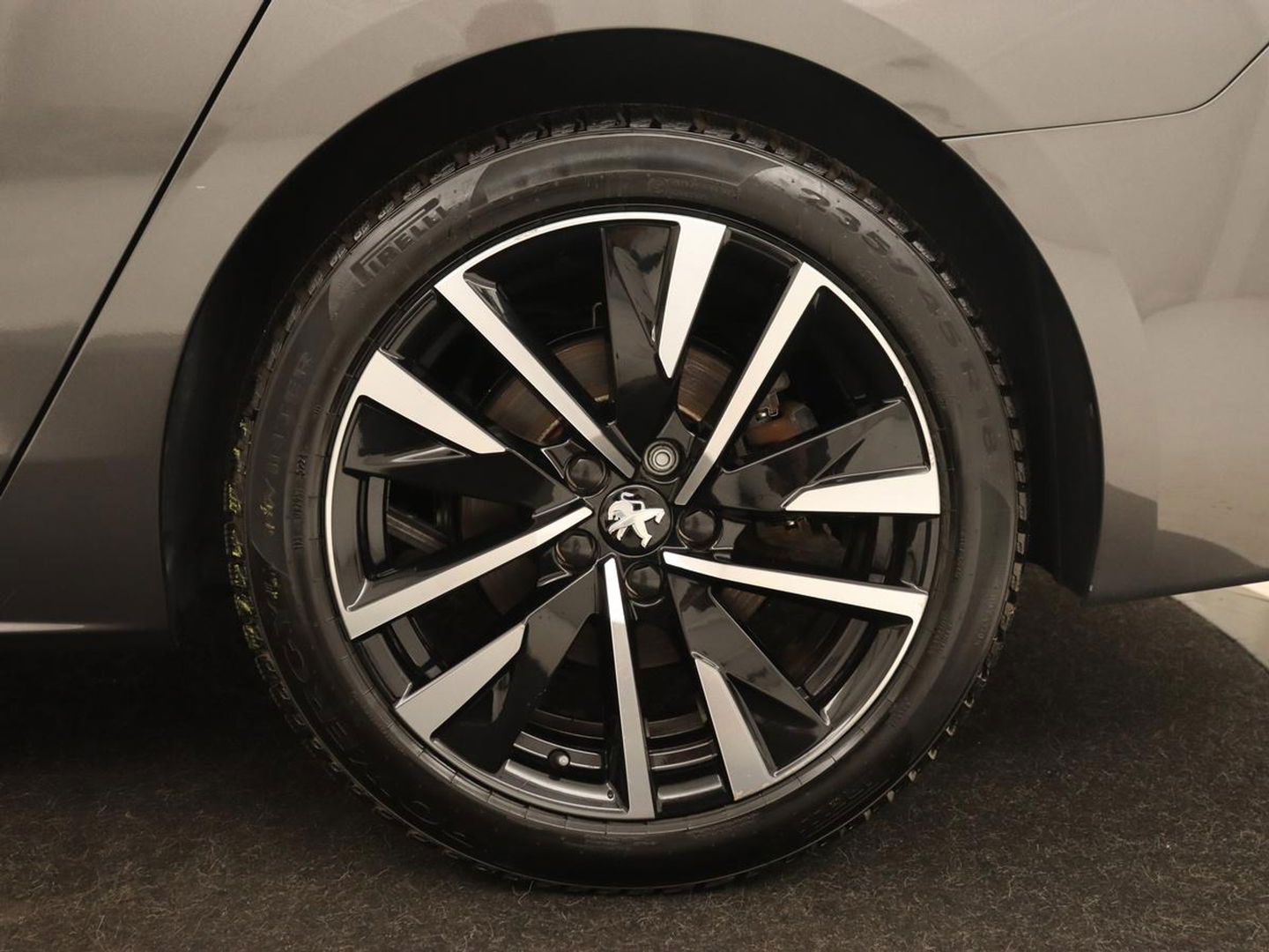 Peugeot 508 1.6 HYbrid 225 GT | Trekhaak | Stoelverwarming | Adaptive cruise | Carplay | Sfeerverlichting | Half leder | Navigatie | Camera | Keyess | PHEV | Plug In