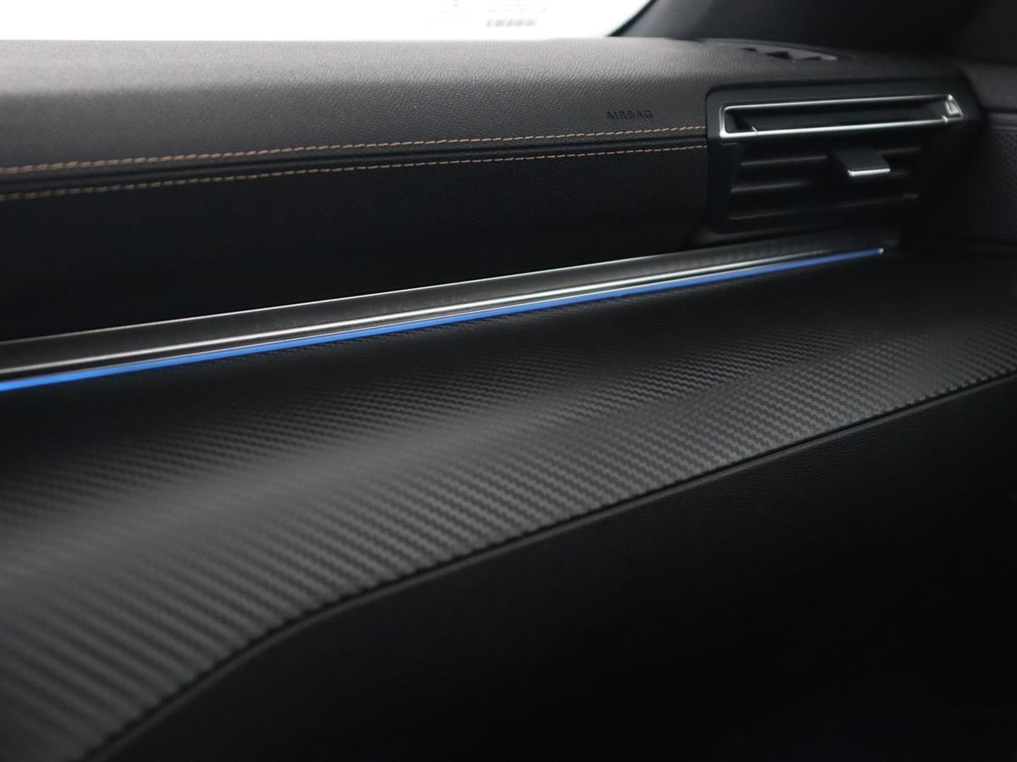 Peugeot 508 1.6 HYbrid 225 GT | Trekhaak | Stoelverwarming | Adaptive cruise | Carplay | Sfeerverlichting | Half leder | Navigatie | Camera | Keyess | PHEV | Plug In
