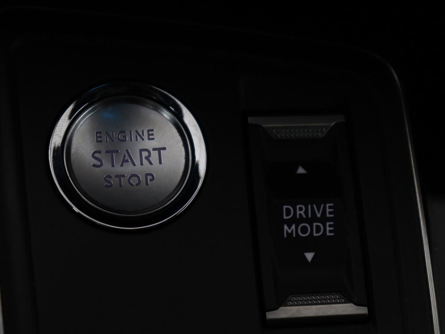 Peugeot 508 1.6 HYbrid 225 GT | Trekhaak | Stoelverwarming | Adaptive cruise | Carplay | Sfeerverlichting | Half leder | Navigatie | Camera | Keyess | PHEV | Plug In