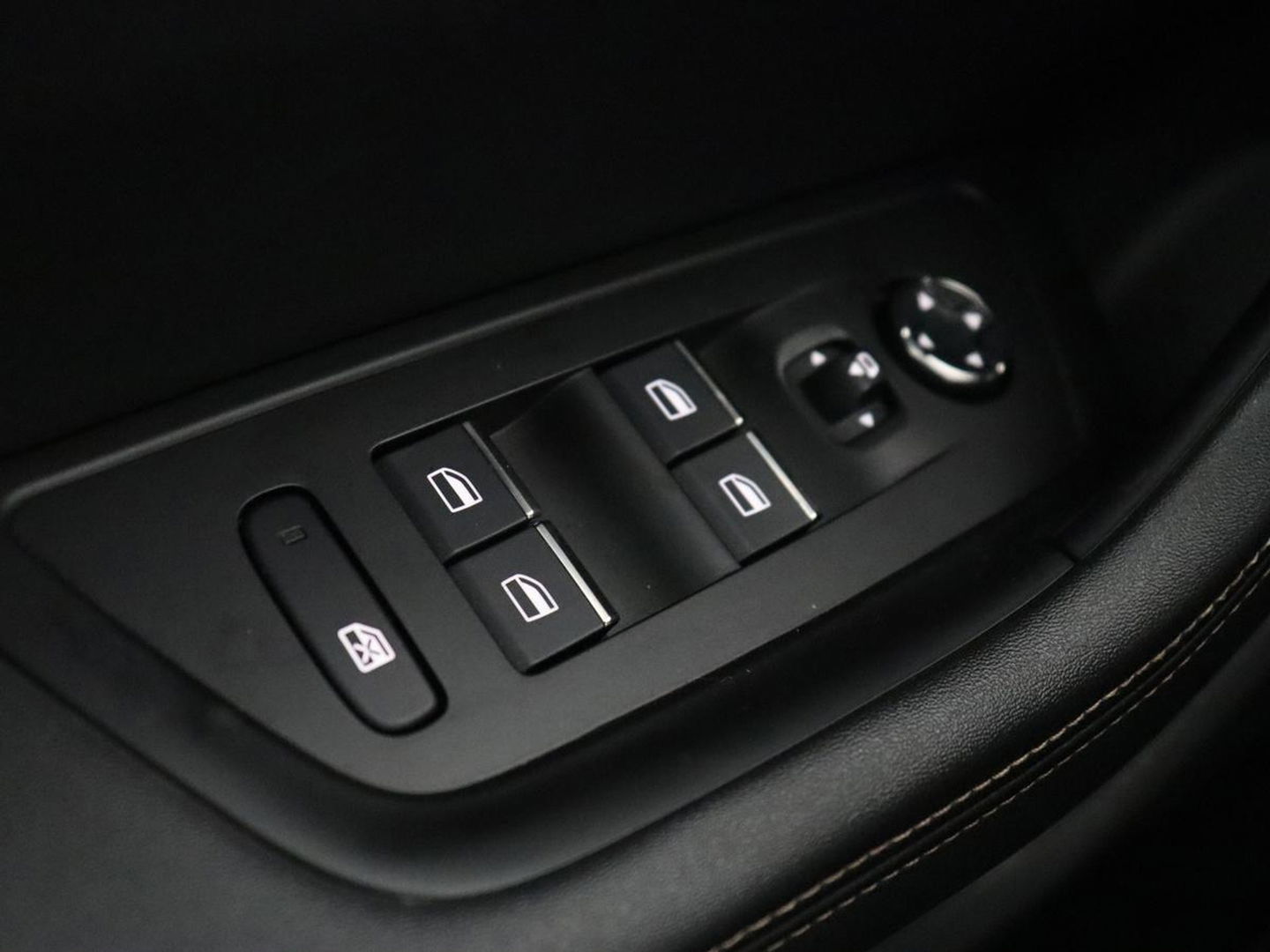 Peugeot 508 1.6 HYbrid 225 GT | Trekhaak | Stoelverwarming | Adaptive cruise | Carplay | Sfeerverlichting | Half leder | Navigatie | Camera | Keyess | PHEV | Plug In