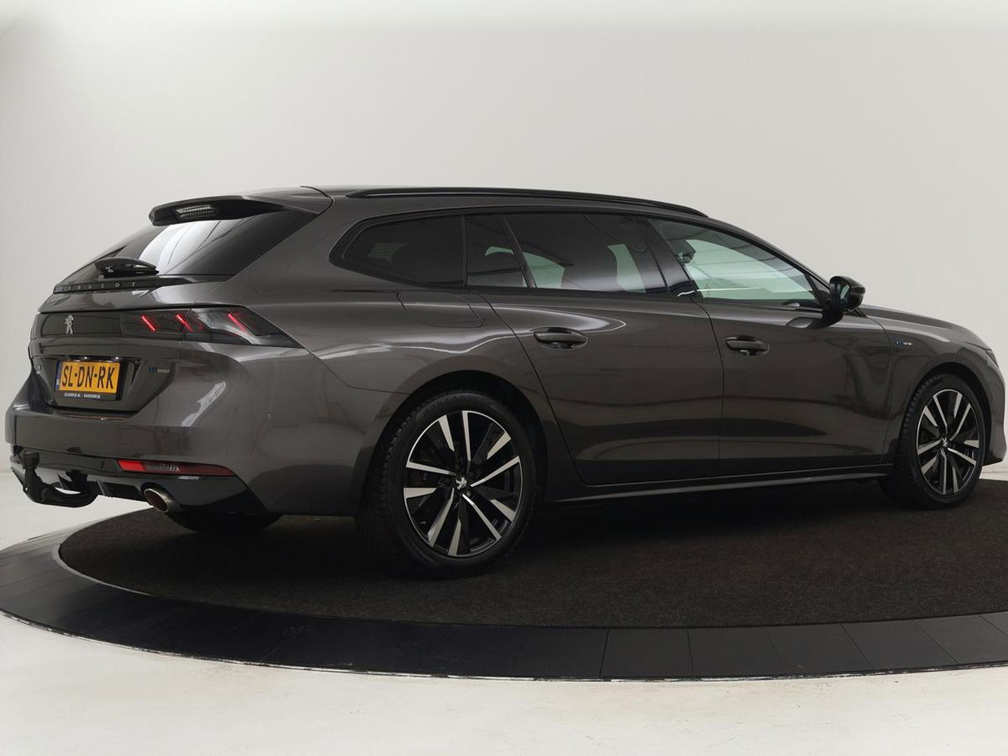 Peugeot 508 1.6 HYbrid 225 GT | Trekhaak | Stoelverwarming | Adaptive cruise | Carplay | Sfeerverlichting | Half leder | Navigatie | Camera | Keyess | PHEV | Plug In