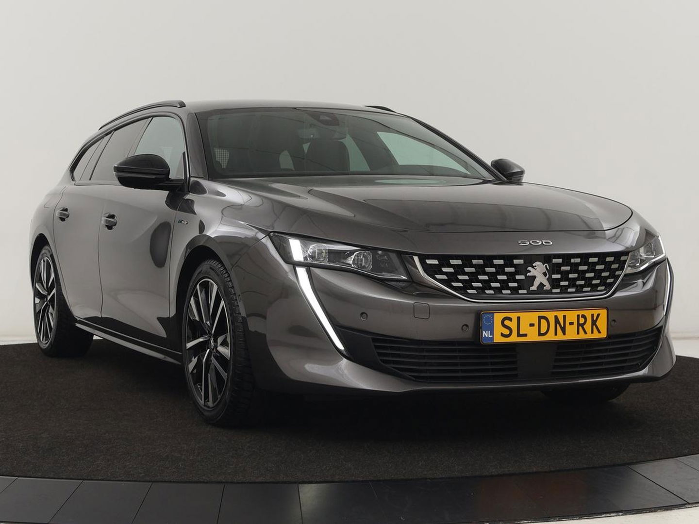 Peugeot 508 1.6 HYbrid 225 GT | Trekhaak | Stoelverwarming | Adaptive cruise | Carplay | Sfeerverlichting | Half leder | Navigatie | Camera | Keyess | PHEV | Plug In