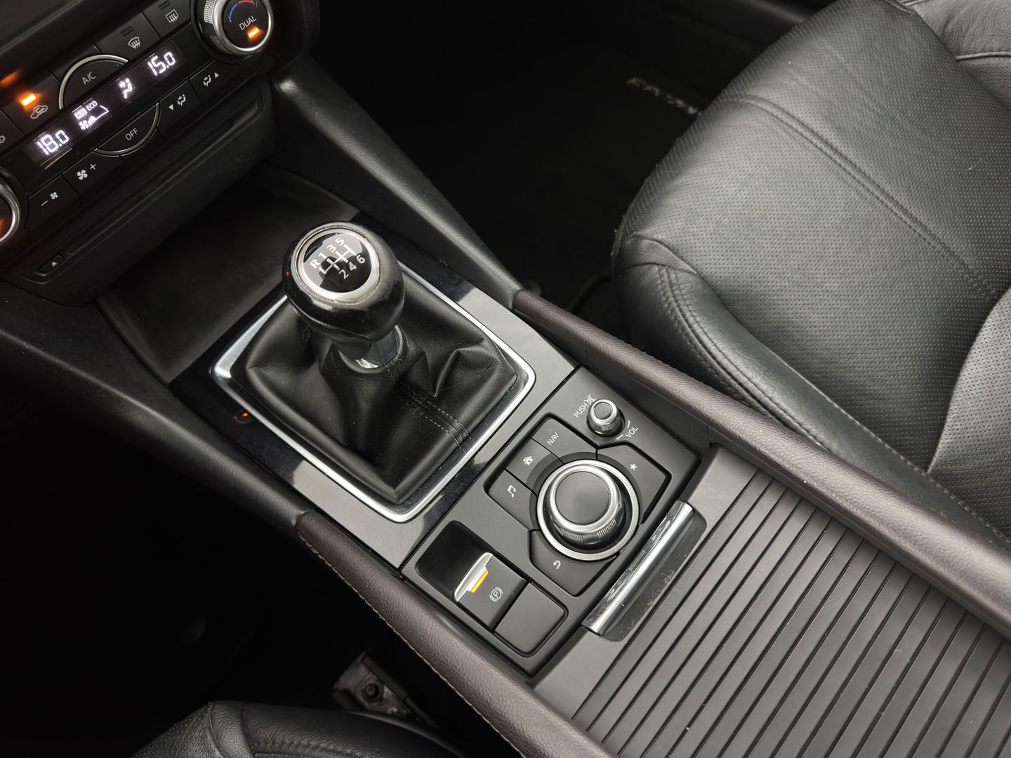 Mazda 3 2.0 SkyActiv-G 120 GT-M (INCL-BTW) *LUXURY-LEATHER | FULL-LED | ADAPTIVE-CRUISE | BLIND-SPOT | BOSE-SOUND | CAMERA | KEYLESS | DAB+ | HEATED-SPORTSEATS | NAVI-FULLMAP | HEAD-UP | PRIVACY-GLASS | LANE-ASSIST | 18''A
